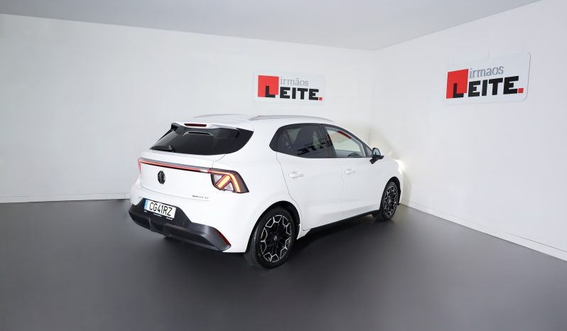 MG MG4 Urban 120kW 54kWh DELUXE 2WD completo