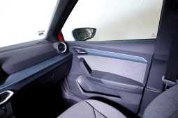SEAT Arona 1.0 TSI XPERIENCE 6v completo