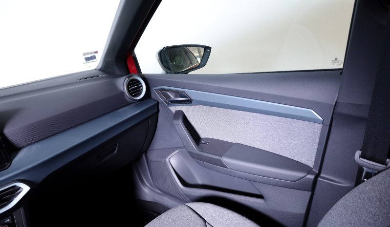 SEAT Arona 1.0 TSI XPERIENCE 6v completo
