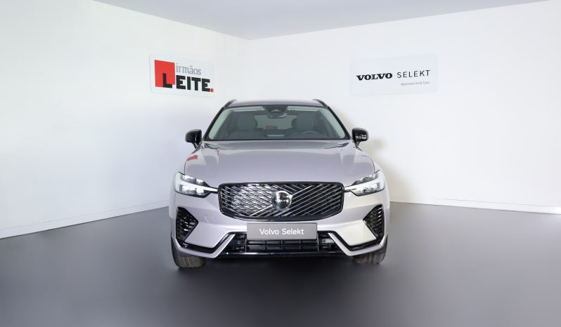 Volvo XC60 T6 AWD Híbrido Plug-in Plus Dark completo