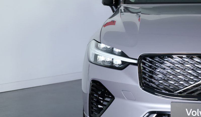 Volvo XC60 T6 AWD Híbrido Plug-in Plus Dark completo
