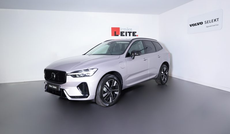 Volvo XC60 T6 AWD Híbrido Plug-in Plus Dark completo