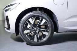 Volvo XC60 T6 AWD Híbrido Plug-in Plus Dark completo