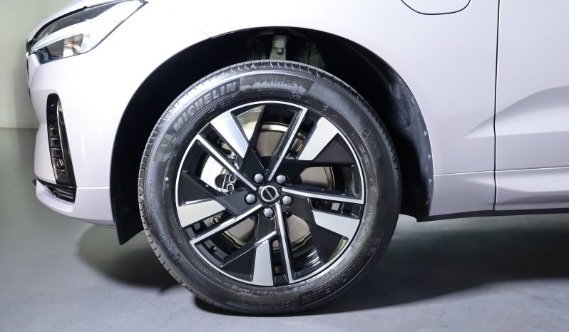 Volvo XC60 T6 AWD Híbrido Plug-in Plus Dark completo