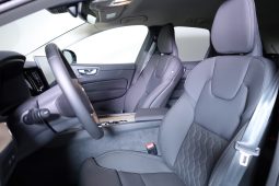 Volvo XC60 T6 AWD Híbrido Plug-in Plus Dark completo