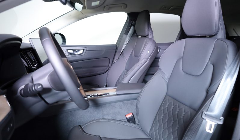 Volvo XC60 T6 AWD Híbrido Plug-in Plus Dark completo