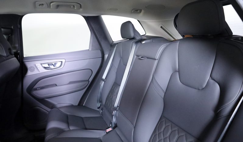 Volvo XC60 T6 AWD Híbrido Plug-in Plus Dark completo