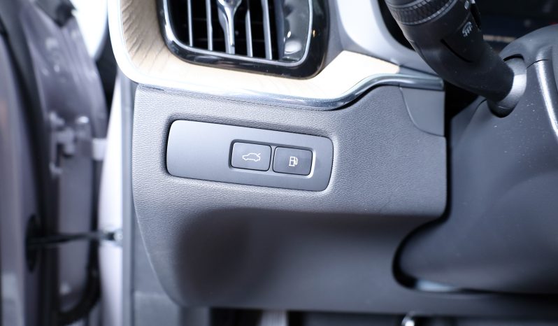 Volvo XC60 T6 AWD Híbrido Plug-in Plus Dark completo