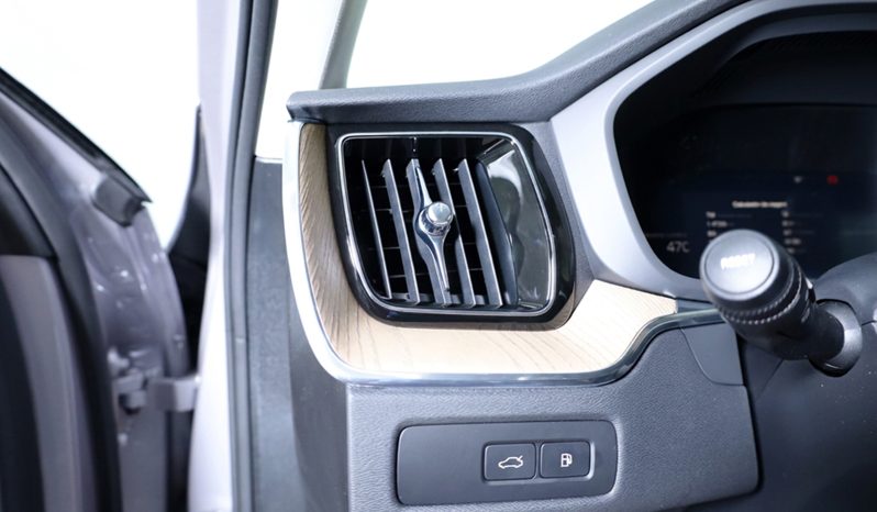 Volvo XC60 T6 AWD Híbrido Plug-in Plus Dark completo