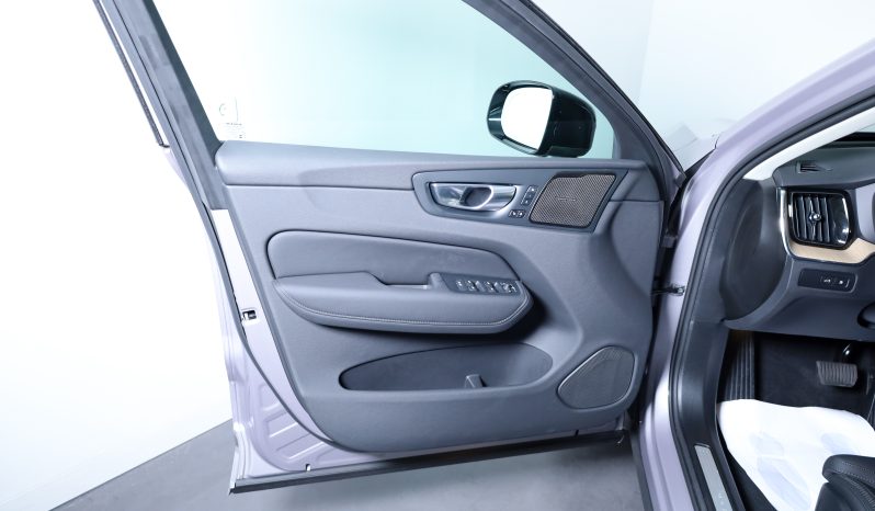 Volvo XC60 T6 AWD Híbrido Plug-in Plus Dark completo