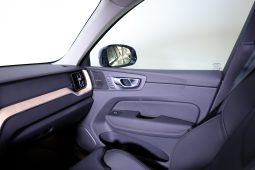 Volvo XC60 T6 AWD Híbrido Plug-in Plus Dark completo