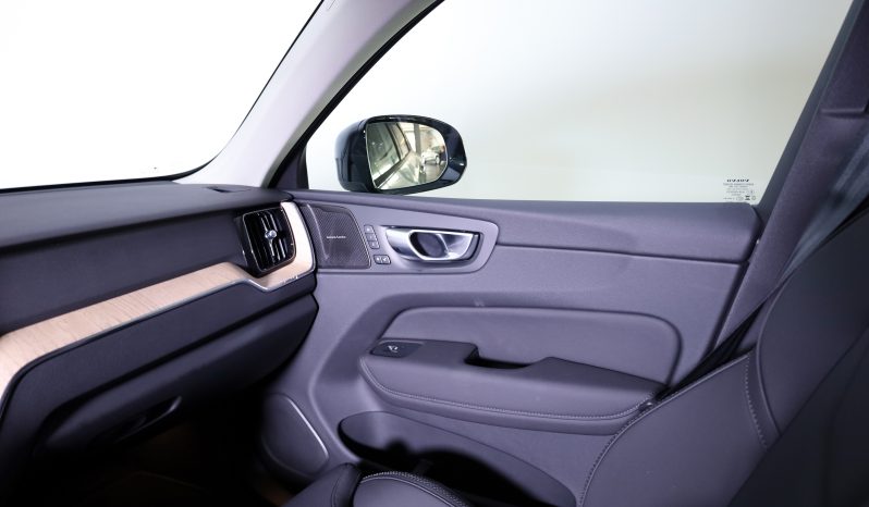 Volvo XC60 T6 AWD Híbrido Plug-in Plus Dark completo
