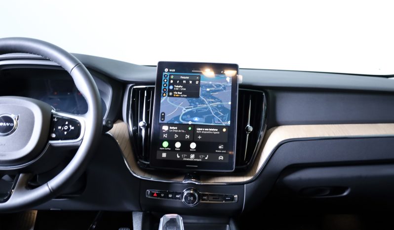 Volvo XC60 T6 AWD Híbrido Plug-in Plus Dark completo