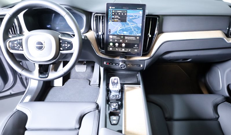 Volvo XC60 T6 AWD Híbrido Plug-in Plus Dark completo