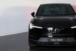 Volvo EX30 69 kWh Single Motor Extended Range 272cv Plus completo